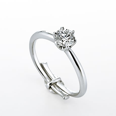 プロポーズ用にご用意した 台座つきのサイズ調整可能リング 銀座ダイヤモンドシライシ